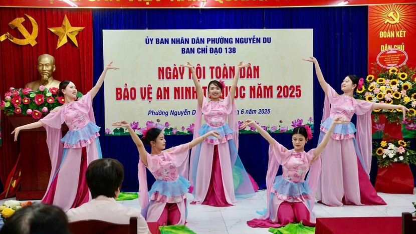 Các tiết mục nghệ thuật đặc sắc chào mừng ngày hội toàn dân bảo vệ an ninh Tổ quốc phường Nguyễn Du Các tiết mục nghệ thuật đặc sắc chào mừng ngày hội toàn dân bảo vệ an ninh Tổ quốc phường Nguyễn Du