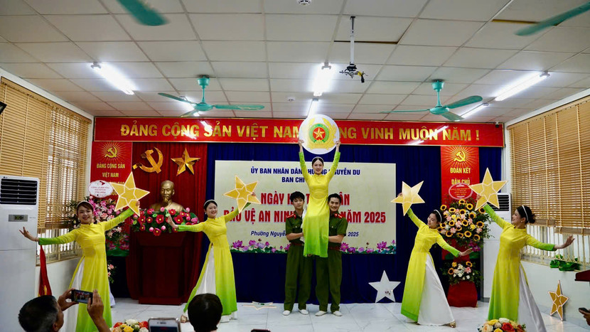 Tưng bừng ngày hội toàn dân bảo vệ an ninh Tổ quốc phường Nguyễn Du năm 2025 Tưng bừng ngày hội toàn dân bảo vệ an ninh Tổ quốc phường Nguyễn Du năm 2025