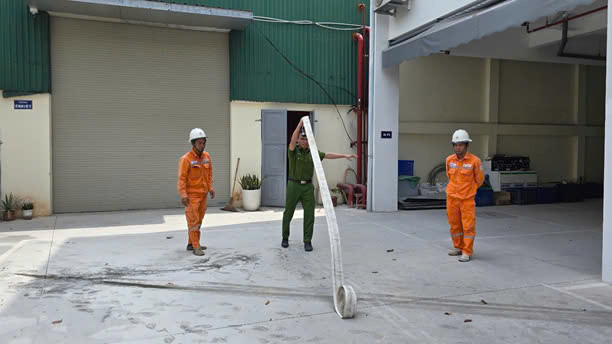 Hướng dẫn cách sử dụng các thiết bị chữa cháy tại chỗ Hướng dẫn cách sử dụng các thiết bị chữa cháy tại chỗ