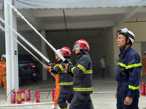 Thực tập phương án chữa cháy Thực tập phương án chữa cháy
