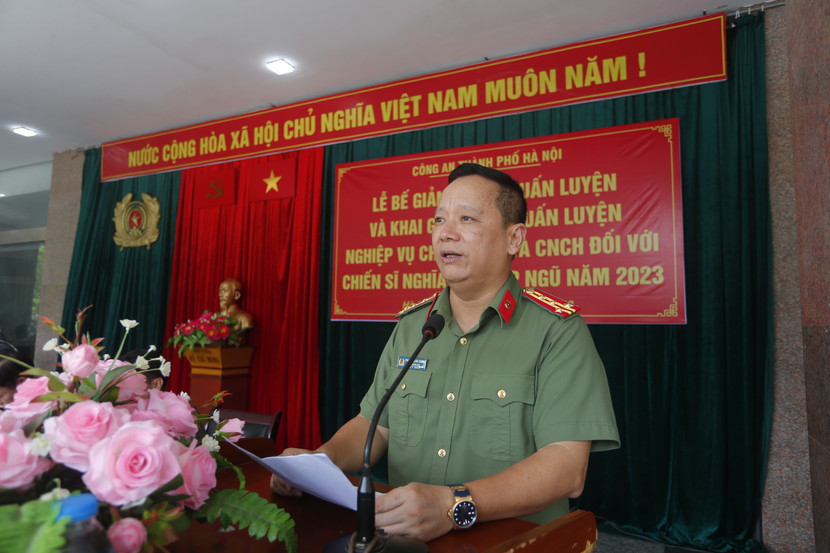 Đại tá Phạm Thanh Hùng, Phó Bí thư Đảng ủy, Phó Giám đốc CATP Hà Nội phát biểu tại lễ bế giảng Đại tá Phạm Thanh Hùng, Phó Bí thư Đảng ủy, Phó Giám đốc CATP Hà Nội phát biểu tại lễ bế giảng