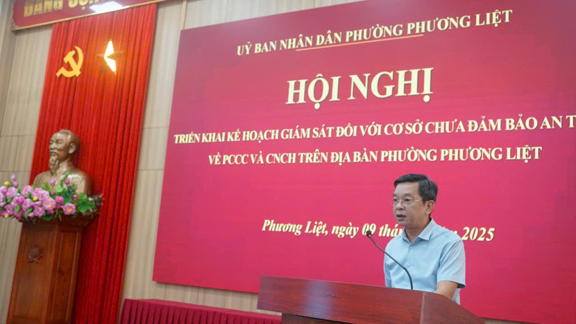 Đồng chí Phó Chủ tịch UBND phường Nguyễn Kim Sơn triển khai các nội dung của kế hoạch giám sát đối với các cơ sở chưa đảm bảo an toàn về PCCC và CNCH trên địa bàn Đồng chí Phó Chủ tịch UBND phường Nguyễn Kim Sơn triển khai các nội dung của kế hoạch giám sát đối với các cơ sở chưa đảm bảo an toàn về PCCC và CNCH trên địa bàn