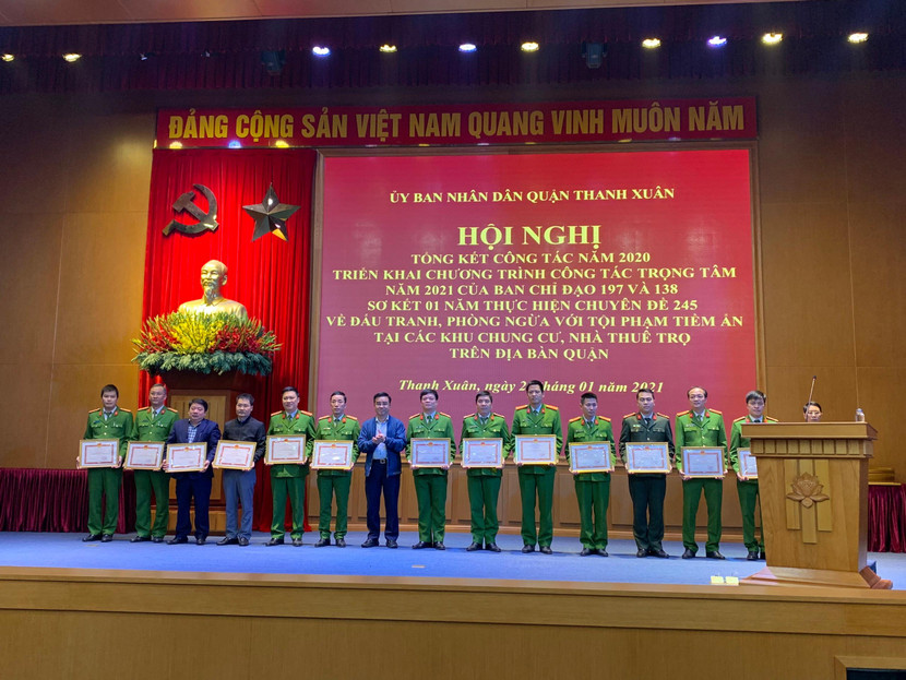 Nhiều tập thể, cá nhân thuộc các Ban chỉ đạo được biểu dương, khen thưởng