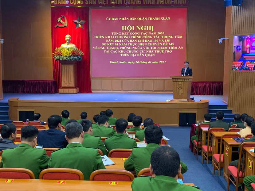 Ông Nguyễn Xuân Lưu - Bí thư Quận ủy, Chủ tịch UBND quận Thanh Xuân phát biểu tại hội nghị