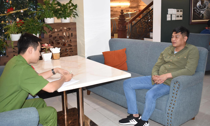 Cơ quan Công an ghi lời khai của Bùi Anh Tuấn