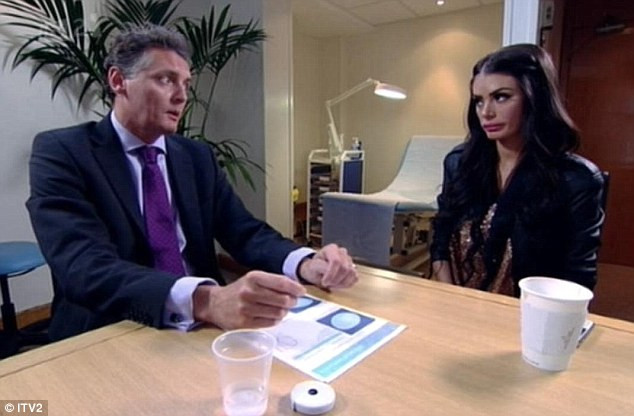 Chloe Sims sau khi bơm ngực khủng, quyết sửa vòng ba ảnh 6