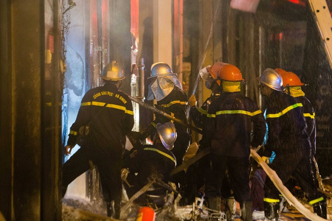 Cơ quan chức năng đang tiếp tục điều tra làm rõ nguyên nhân vụ cháy. Cơ quan chức năng đang tiếp tục điều tra làm rõ nguyên nhân vụ cháy.