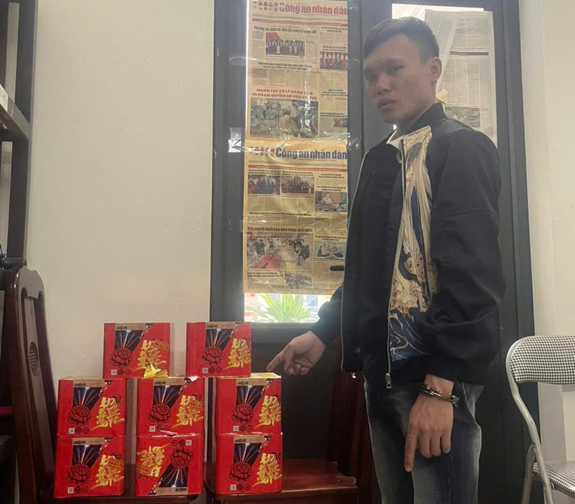 Công an huyện Vĩnh Tường bắt quả tang Nguyễn Văn Điển tàng trữ pháo nổ