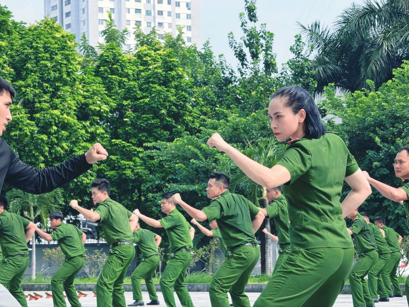 Phạm Thanh Mai tham gia luyện tập tham gia Đại hội khoẻ "Vì an ninh Tổ quốc" và hội thi điều lệnh, quân sự, võ thuật Công an nhân dân