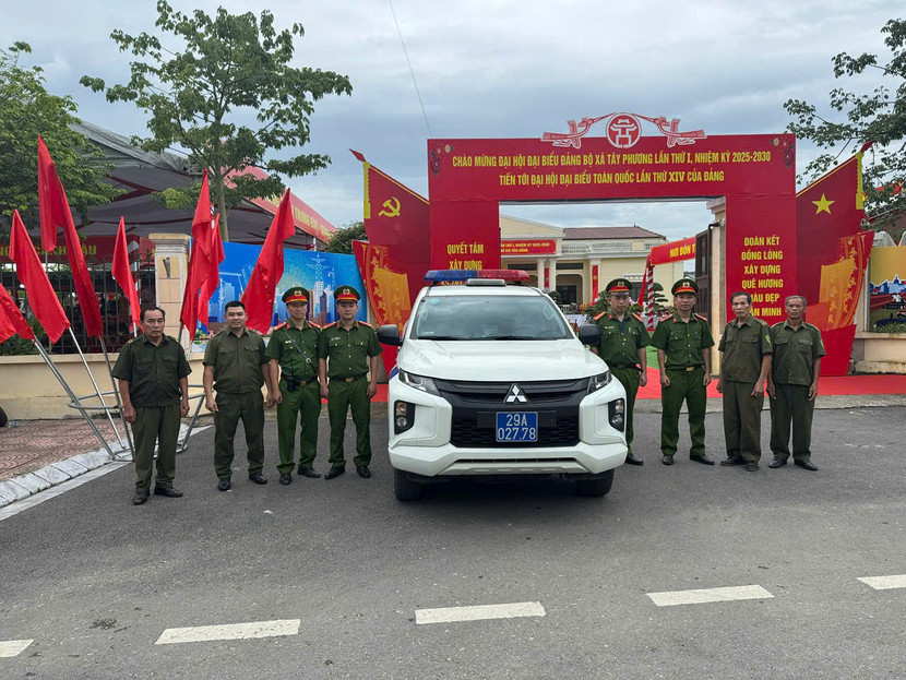 Công an xã Tây Phương và các lực lượng tham gia bảo vệ an ninh an toàn đại hội...