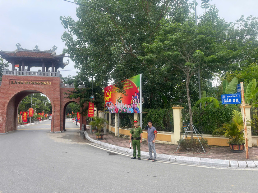 Lực lượng Công an xã Tây Phương góp sức đảm bảo an ninh, an toàn đại hội