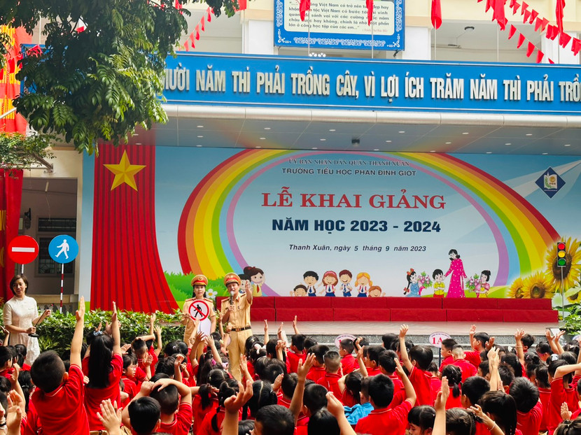 Các câu hỏi được các em hào hứng tham gia trả lời