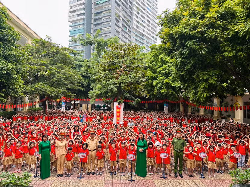 Tại trường Tiểu học Phan Đình Giót
