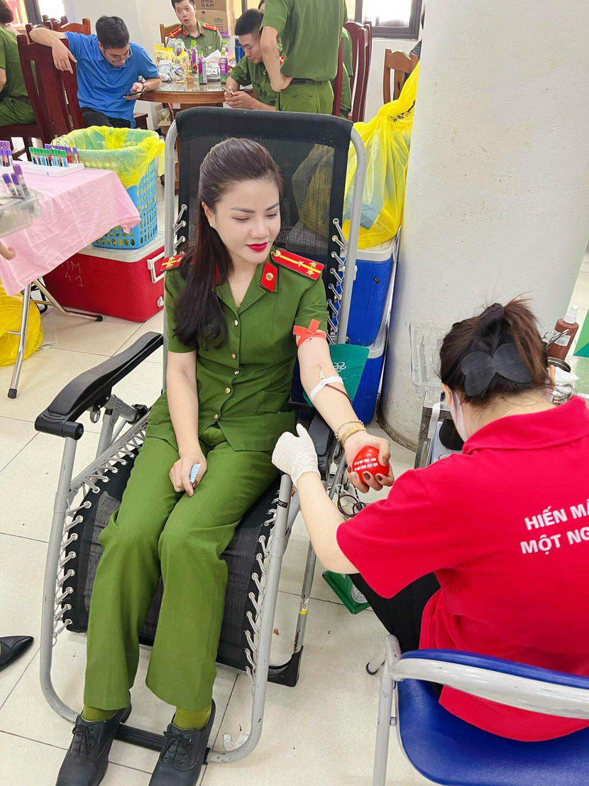 Công an thành phố Hà Nội đã tổ chức hành trình "Giọt máu nghĩa tình" năm 2022 tại trụ sở Công an huyện Đông Anh.