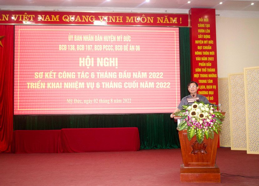 Đồng chí Đặng Văn Cảnh, UV BTV, Phó Chủ tịch TT UBND huyện Mỹ Đức phát biểu tại hội nghị