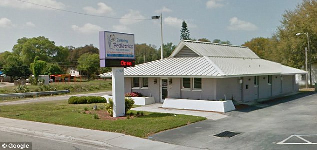 Bị bắt vì quan hệ ngoài bãi cỏ nơi công cộng ảnh 3