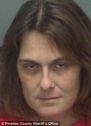 Bị bắt vì quan hệ ngoài bãi cỏ nơi công cộng ảnh 1