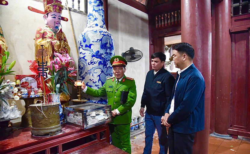 Cảnh sát PCCC và CNCH hướng dẫn việc thắp hương, thờ cúng, sử dụng nguồn lửa, nguồn nhiệt an toàn tại lễ hội chùa Hương