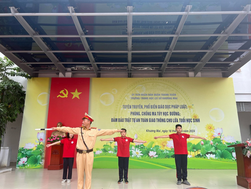 Công an quận Thanh Xuân tuyên truyền pháp luật cho học sinh