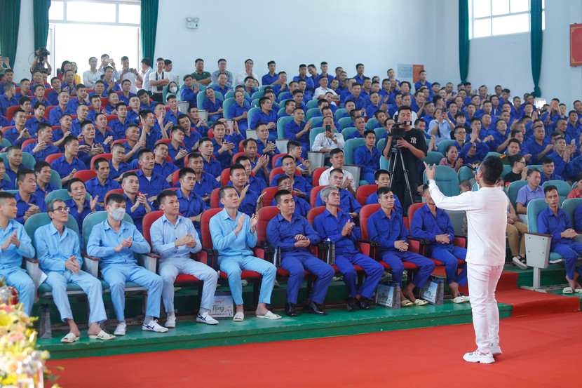 Những ca khúc đầy cảm xúc như định hướng cho "Đường về" khiến các học viên không khỏi xúc động