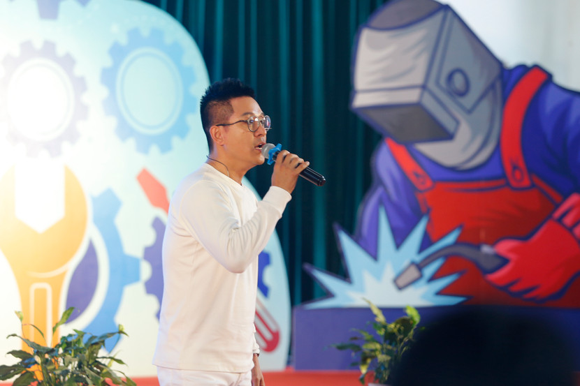 Chương trình có sự góp mặt của ca sĩ Tuấn Hưng