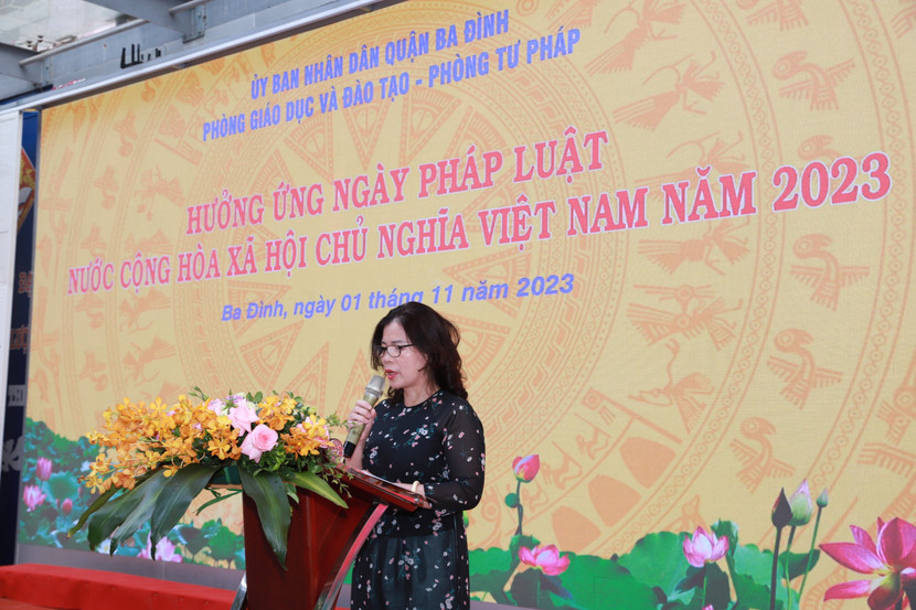 Đồng chí Phạm Thị Ngọc Lan - Phó Trưởng phòng GD&amp;ĐT quận Ba Đình phát biểu