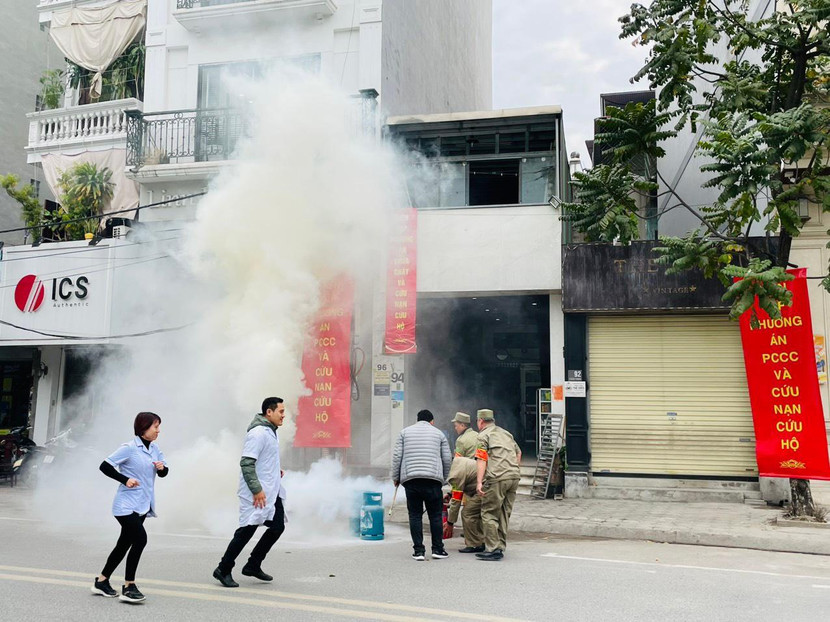 Các lực lượng tham gia diễn tập PCCC tại đám cháy giả định