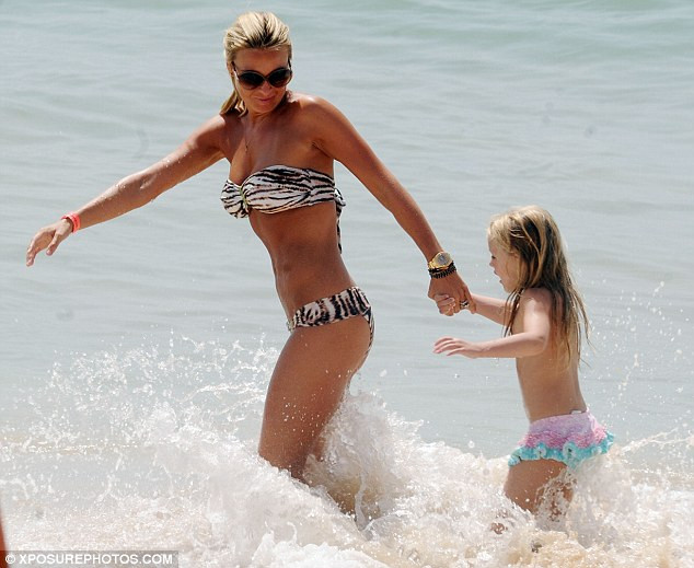 Vợ Steven Gerrard diện bikini khoe thân quyến rũ ảnh 11