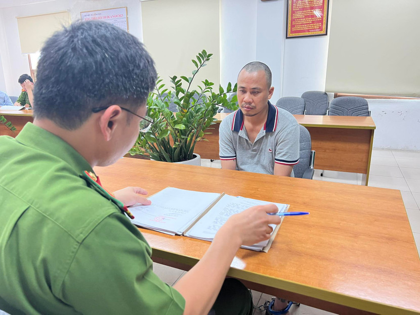 Cơ quan điều tra lấy lời khai đối tượng Nguyễn Đình Minh Cơ quan điều tra lấy lời khai đối tượng Nguyễn Đình Minh