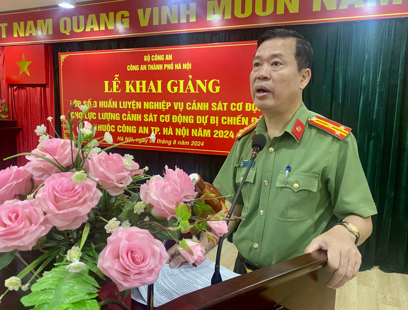 Thượng tá Nguyễn Ngọc Xê, Phó trưởng phòng Tổ chức cán bộ phát biểu khai giảng lớp huấn luyện Thượng tá Nguyễn Ngọc Xê, Phó trưởng phòng Tổ chức cán bộ phát biểu khai giảng lớp huấn luyện