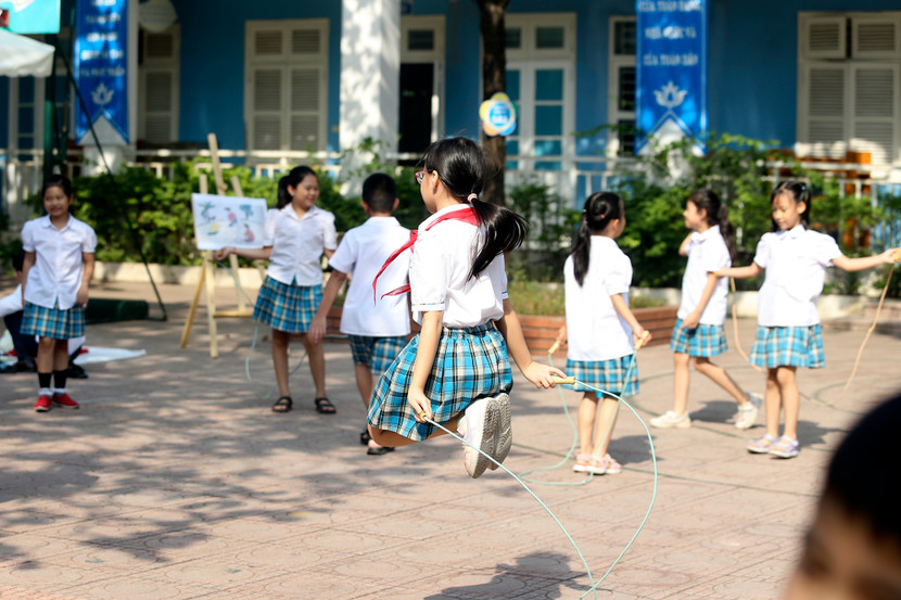 Việc tiếp tục thi đua xây dựng Trường học hạnh phúc là một trong những giải pháp để đưa mục tiêu này sớm trở thành hiện thực Việc tiếp tục thi đua xây dựng Trường học hạnh phúc là một trong những giải pháp để đưa mục tiêu này sớm trở thành hiện thực