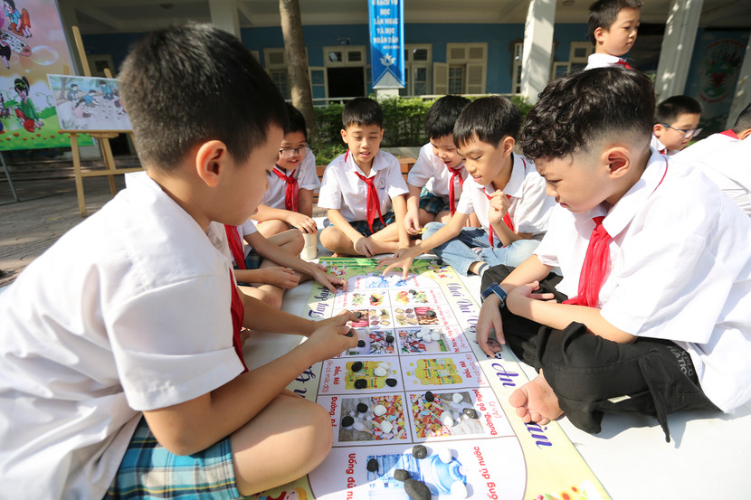 Điều này bao gồm việc giảm thiểu áp lực học tập, khuyến khích sự sáng tạo và khám phá Điều này bao gồm việc giảm thiểu áp lực học tập, khuyến khích sự sáng tạo và khám phá