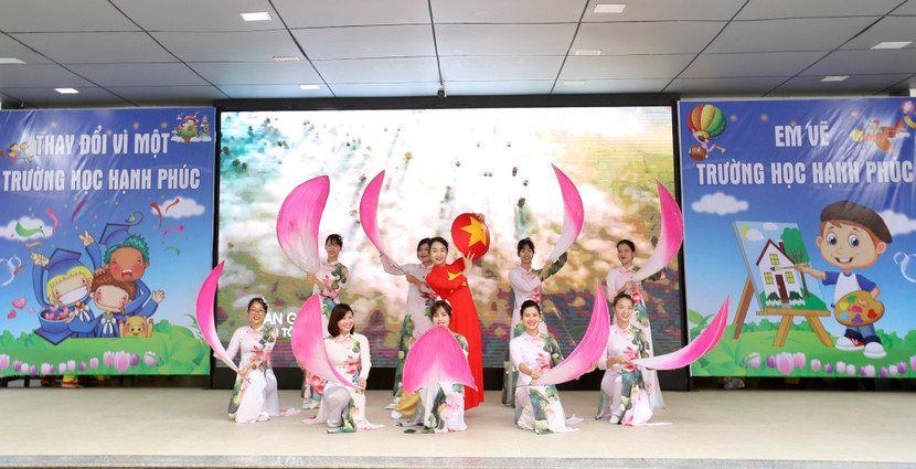 Các cô giáo đều hát hay, múa giỏi và nhiệt tình cống hiến cho phong trào Các cô giáo đều hát hay, múa giỏi và nhiệt tình cống hiến cho phong trào