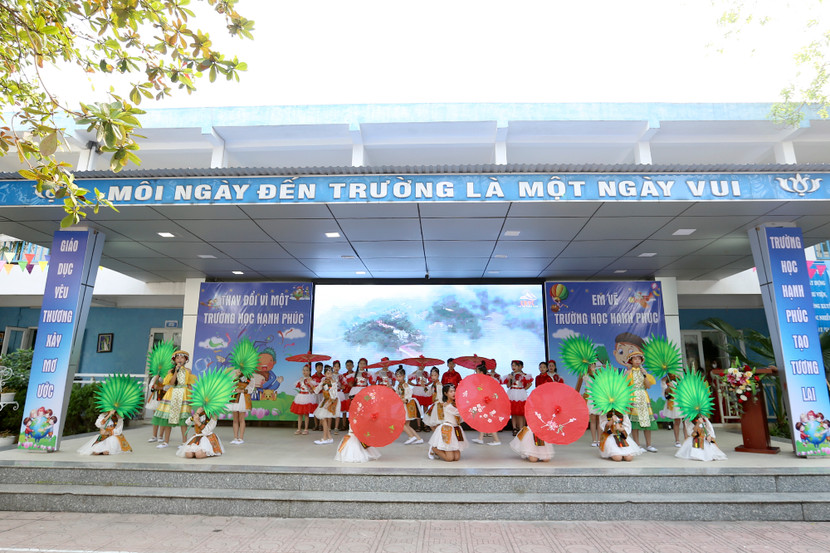 Phong trào văn hóa văn nghệ có vai trò quan trọng trong hoạt động của nhà trường Phong trào văn hóa văn nghệ có vai trò quan trọng trong hoạt động của nhà trường