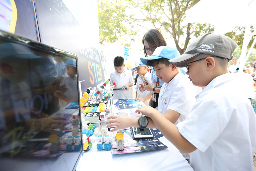 Hiện nay, các nhà trường trên địa bàn thành phố Hà Nội đã tích cực hưởng ứng phong trào xây dựng Trường học hạnh phúc bằng nhiều mô hình, nhiều giải pháp sáng tạo Hiện nay, các nhà trường trên địa bàn thành phố Hà Nội đã tích cực hưởng ứng phong trào xây dựng Trường học hạnh phúc bằng nhiều mô hình, nhiều giải pháp sáng tạo