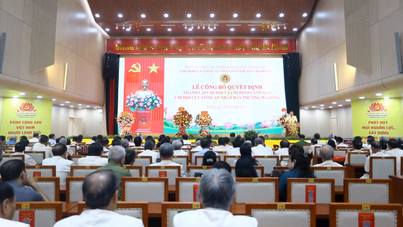 Lễ công bố quyết định thành lập chi hội và chỉ định lãnh đạo Chi hội Cựu Công an nhân dân phường Hà Đông diễn ra trang trọng