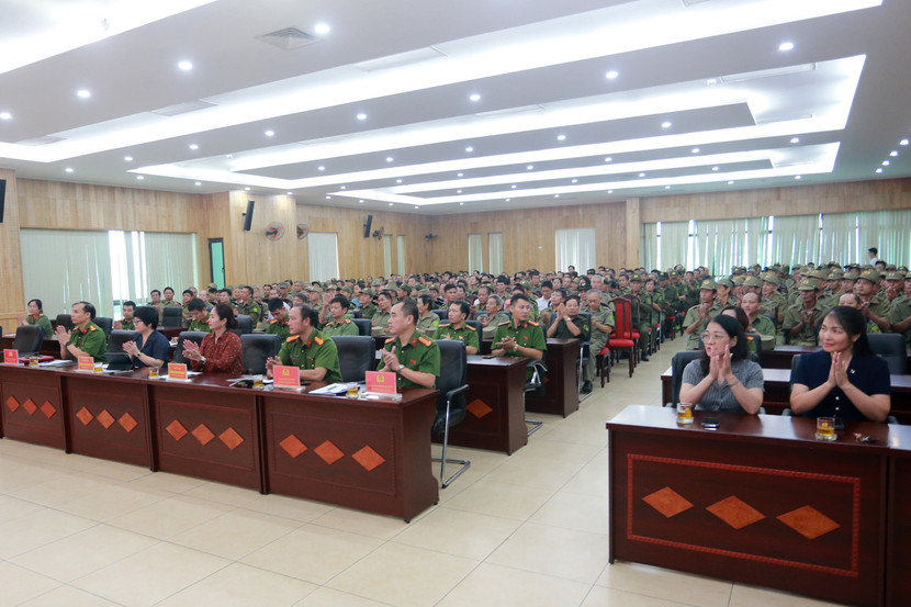 Công an phường Hà Đông đã kiện toàn 115 tổ bảo vệ ANTT với hơn 400 thành viên Công an phường Hà Đông đã kiện toàn 115 tổ bảo vệ ANTT với hơn 400 thành viên