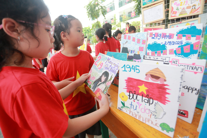 Triển lãm mang đến nhiều sản phẩm với hình thức tranh vẽ