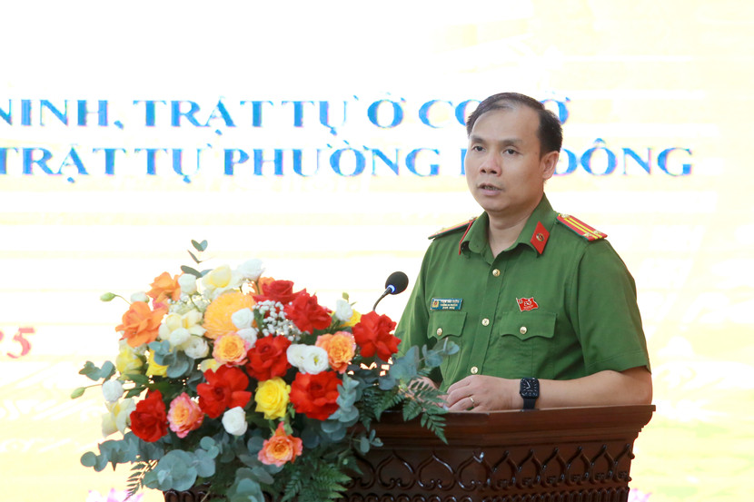 Trung tá Phạm Văn Trọng, Trưởng Công an phường Hà Đông phát biểu tại Hội nghị Trung tá Phạm Văn Trọng, Trưởng Công an phường Hà Đông phát biểu tại Hội nghị