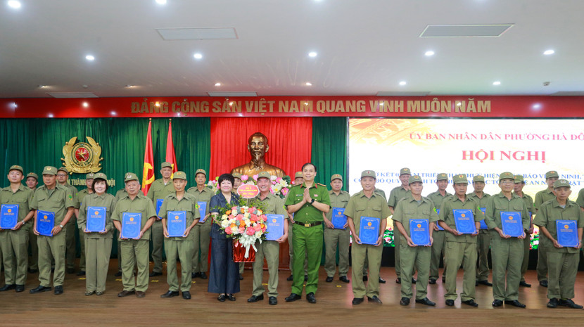 Sơ kết một năm triển khai Luật lực lượng tham gia bảo vệ ANTT ở cơ sở là một hoạt động quan trọng để tổng kết, đánh giá hiệu quả và đề ra phương hướng phát triển cho lực lượng này, đảm bảo công tác an ninh trật tự trên địa bàn ngày càng tốt hơn Sơ kết một năm triển khai Luật lực lượng tham gia bảo vệ ANTT ở cơ sở là một hoạt động quan trọng để tổng kết, đánh giá hiệu quả và đề ra phương hướng phát triển cho lực lượng này, đảm bảo công tác an ninh trật tự trên địa bàn ngày càng tốt hơn