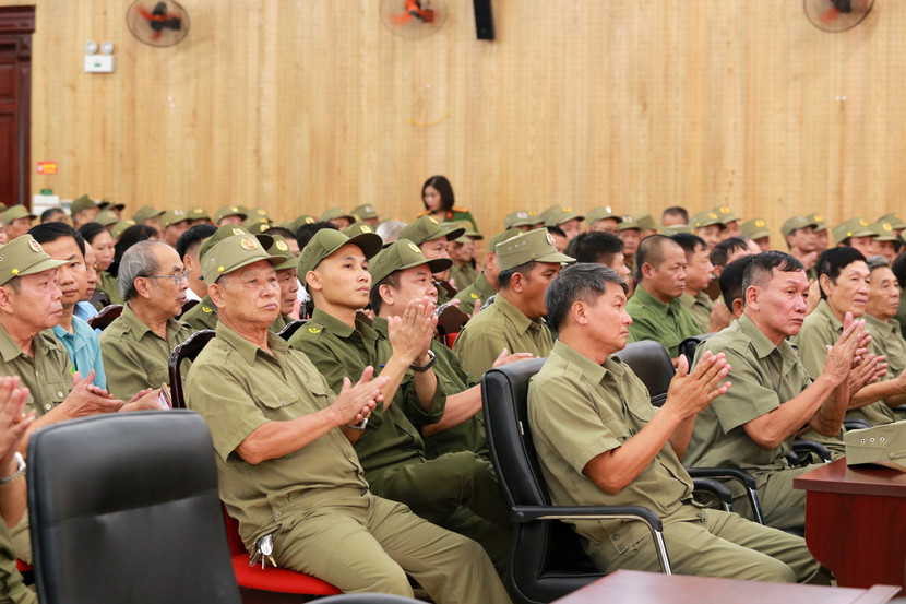 Lực lượng tham gia bảo vệ ANTT cơ sở là những “cánh tay nối dài” của Công an, góp phần giữ vững bình yên trên địa bàn Lực lượng tham gia bảo vệ ANTT cơ sở là những “cánh tay nối dài” của Công an, góp phần giữ vững bình yên trên địa bàn