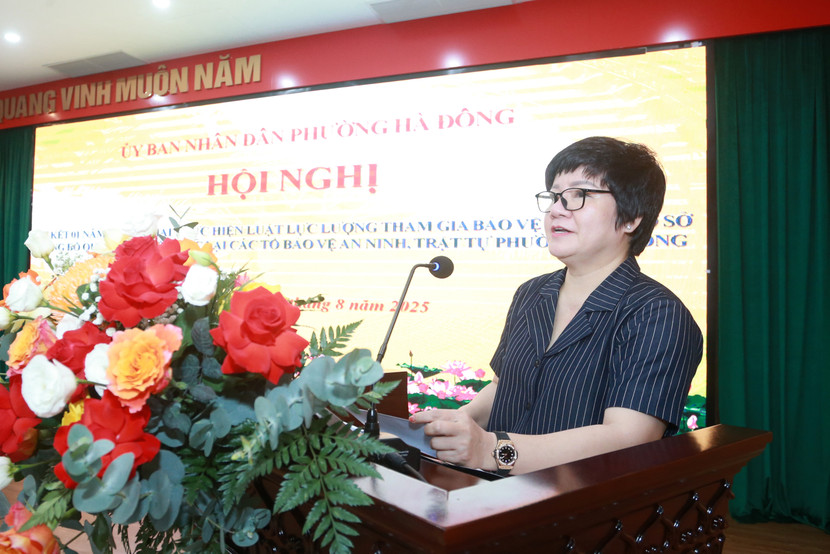 Đồng chí Trần Thị Lương An, Chủ tịch UBND phường Hà Đông biểu dương những đóng góp của lực lượng tham gia bảo vệ ANTT ở cơ sở Đồng chí Trần Thị Lương An, Chủ tịch UBND phường Hà Đông biểu dương những đóng góp của lực lượng tham gia bảo vệ ANTT ở cơ sở