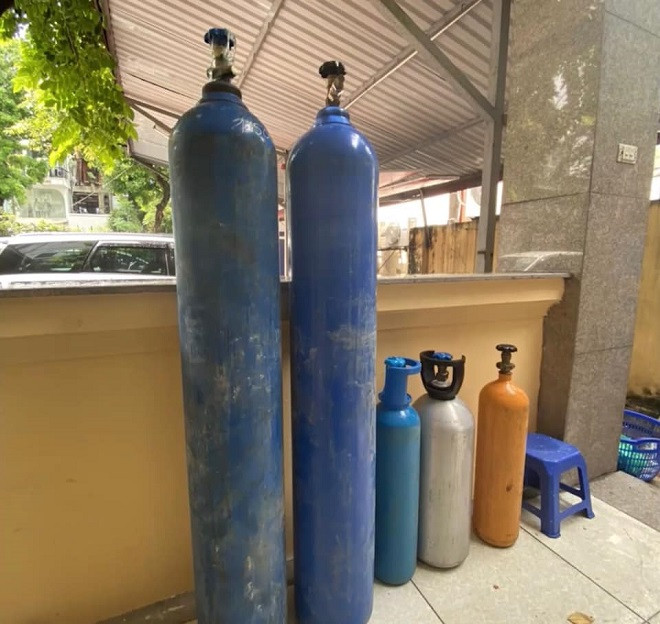 Lực lượng chức năng thu giữ nhiều bình khí N20
