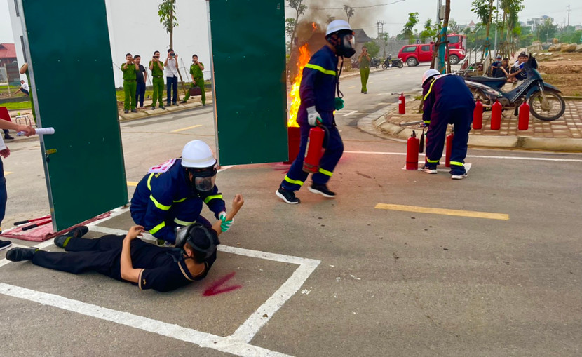 Đội Cảnh sát PCCC&CNCH - Công an huyện triển khai các nội dung thực hành trong hội thi Đội Cảnh sát PCCC&CNCH - Công an huyện triển khai các nội dung thực hành trong hội thi