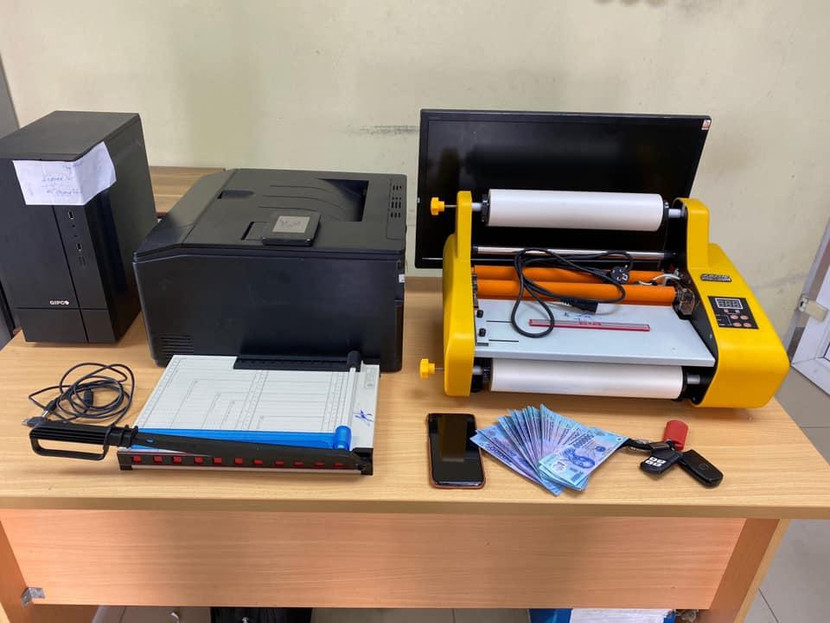 Số máy móc để sản xuất tiền giả