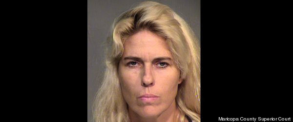 Bỏ con cho người lạ trông vì mẹ thèm…sex ảnh 1