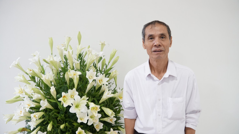 Ông Nguyễn Đức Từ (SN 1952, trú tại phố Mai Anh Tuấn, phường Ô Chợ Dừa) bày tỏ sự hài lòng khi đến trụ sở Công an phường Ô Chợ Dừa để giải quyết thủ tục hành chính Ông Nguyễn Đức Từ (SN 1952, trú tại phố Mai Anh Tuấn, phường Ô Chợ Dừa) bày tỏ sự hài lòng khi đến trụ sở Công an phường Ô Chợ Dừa để giải quyết thủ tục hành chính