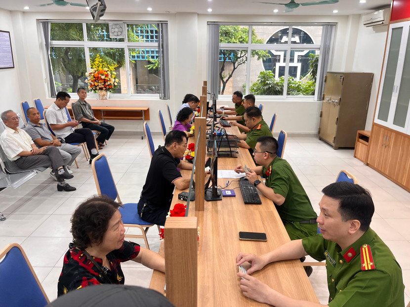 Hoạt động của Công an phường Ô Chợ Dừa đảm bảo thông suốt, phục vụ nhân dân hiệu quả Hoạt động của Công an phường Ô Chợ Dừa đảm bảo thông suốt, phục vụ nhân dân hiệu quả