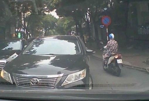 Phương tiện giao thông vi phạm được camera của người dân ghi lại Phương tiện giao thông vi phạm được camera của người dân ghi lại