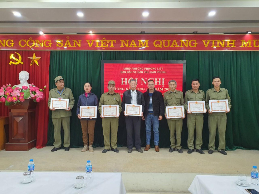 Các tập thể, cá nhân có thành tích xuất sắc được khen thưởng